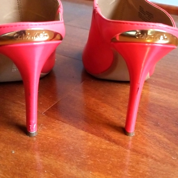 Calvin Klein • Gorgeous Coral Mule Sandals - Picture 3 of 4